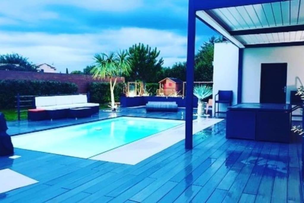Maison De Vacances Contemporaine Avec Piscine Villa Vedene Luaran gambar