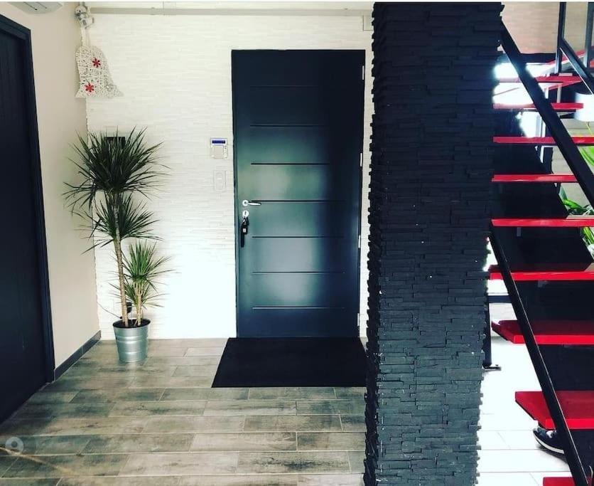 Maison De Vacances Contemporaine Avec Piscine Villa Vedene Luaran gambar