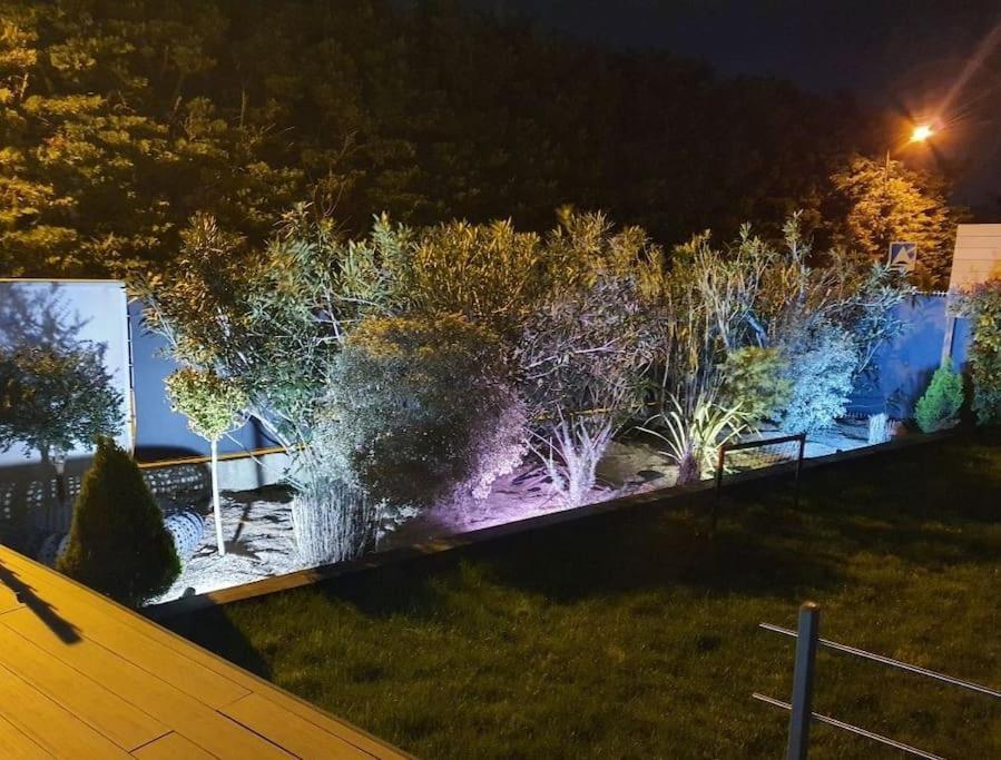 Maison De Vacances Contemporaine Avec Piscine Villa Vedene Luaran gambar