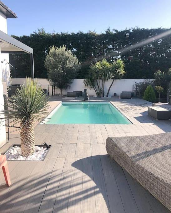Maison De Vacances Contemporaine Avec Piscine Villa Vedene Luaran gambar