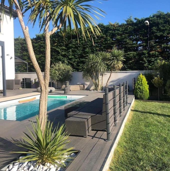Maison De Vacances Contemporaine Avec Piscine Villa Vedene Luaran gambar