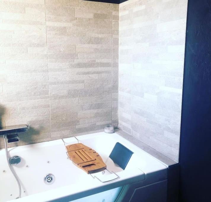 Maison De Vacances Contemporaine Avec Piscine Villa Vedene Luaran gambar
